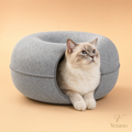 Vezano Vilten Kattennest met kat in de ingang